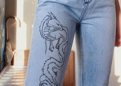 Dê uma cara nova ao jeans com canetas coloridas para tecido